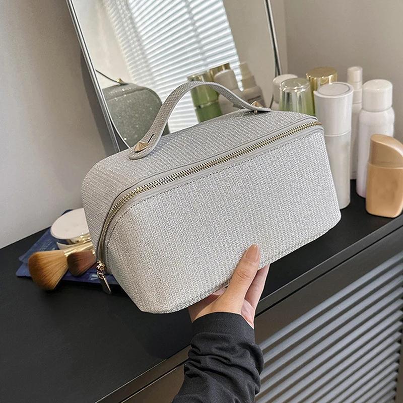 Nala | Compact Hanging Cosmetic Bag