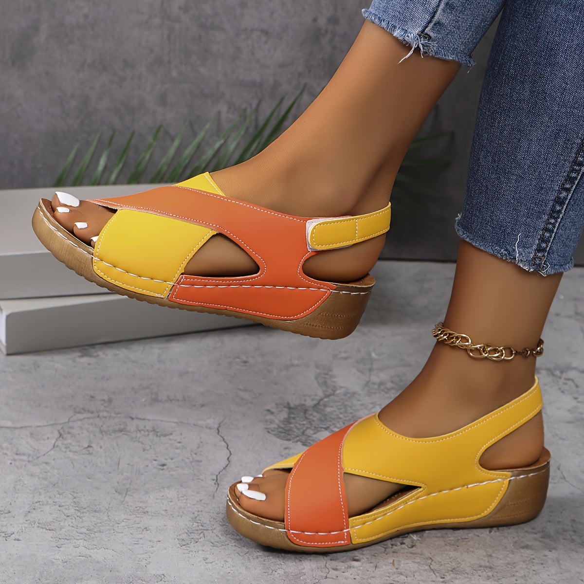 Lyra | Chic Two-Tone Sandals - Comfort & Style