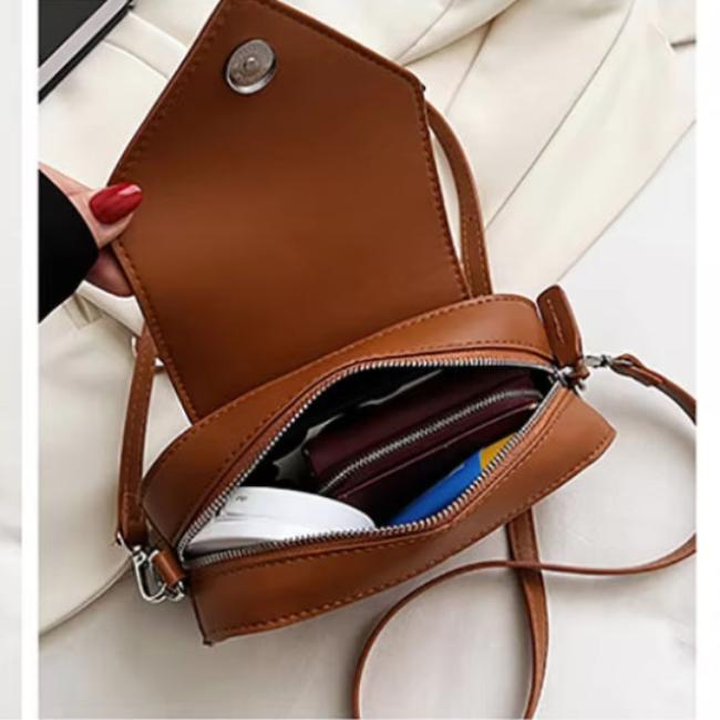 Cameron | Compact & Lightweight Retro-Inspired Sling Purse