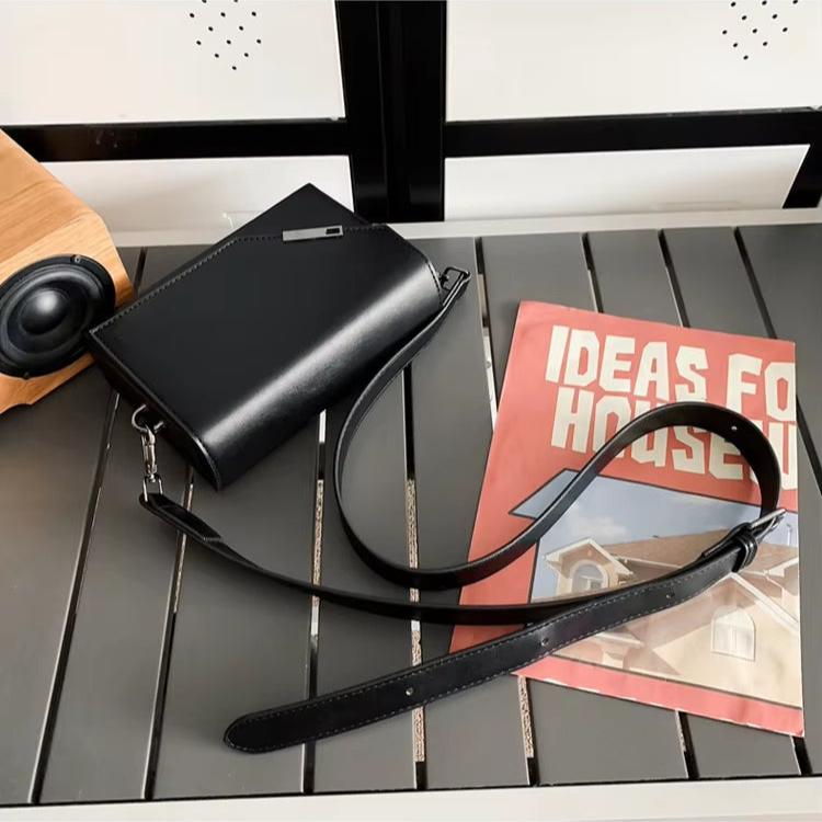 Dario | Sleek & Compact Crossbody Sling Bag