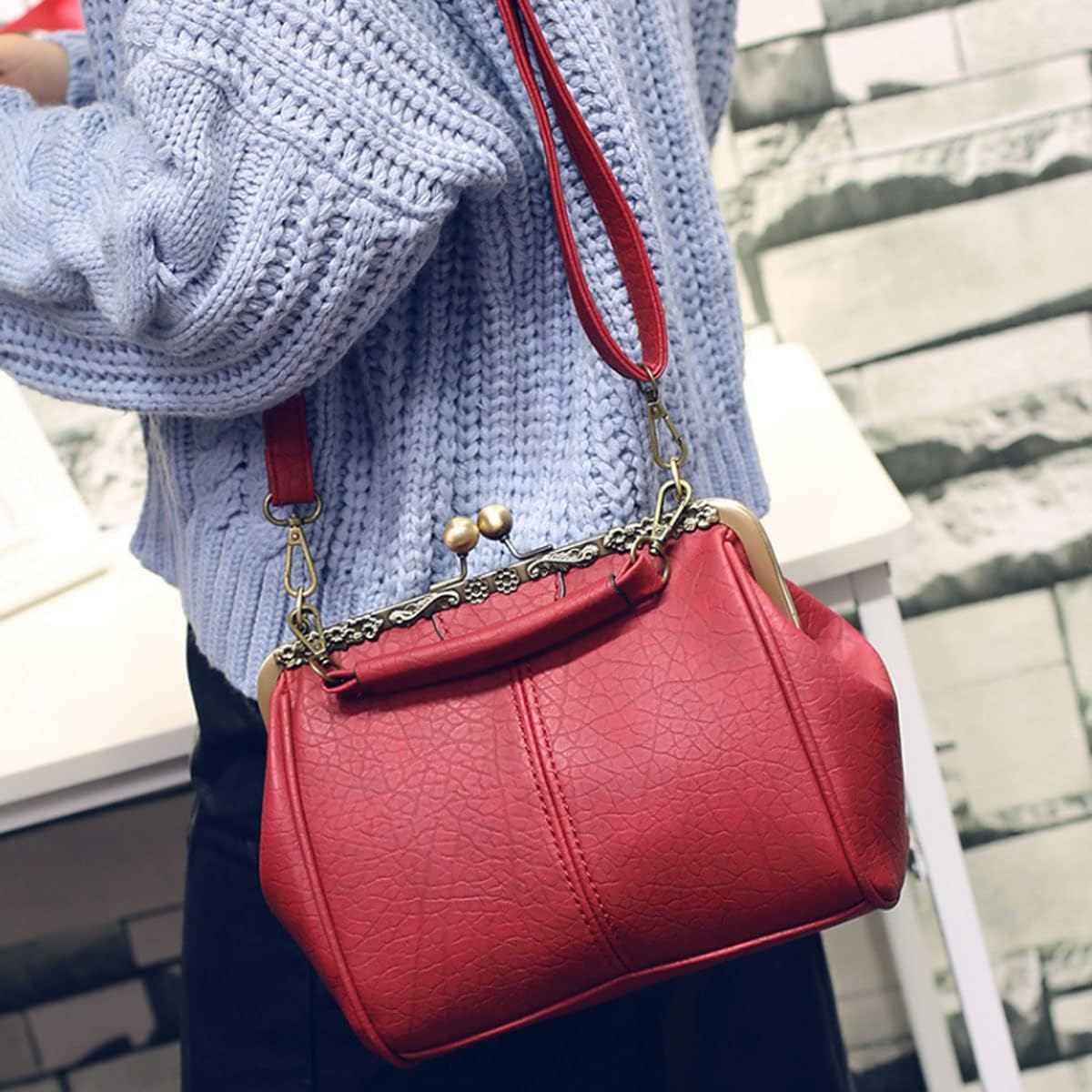 Nia | Vintage Kiss-Lock Crossbody Bag