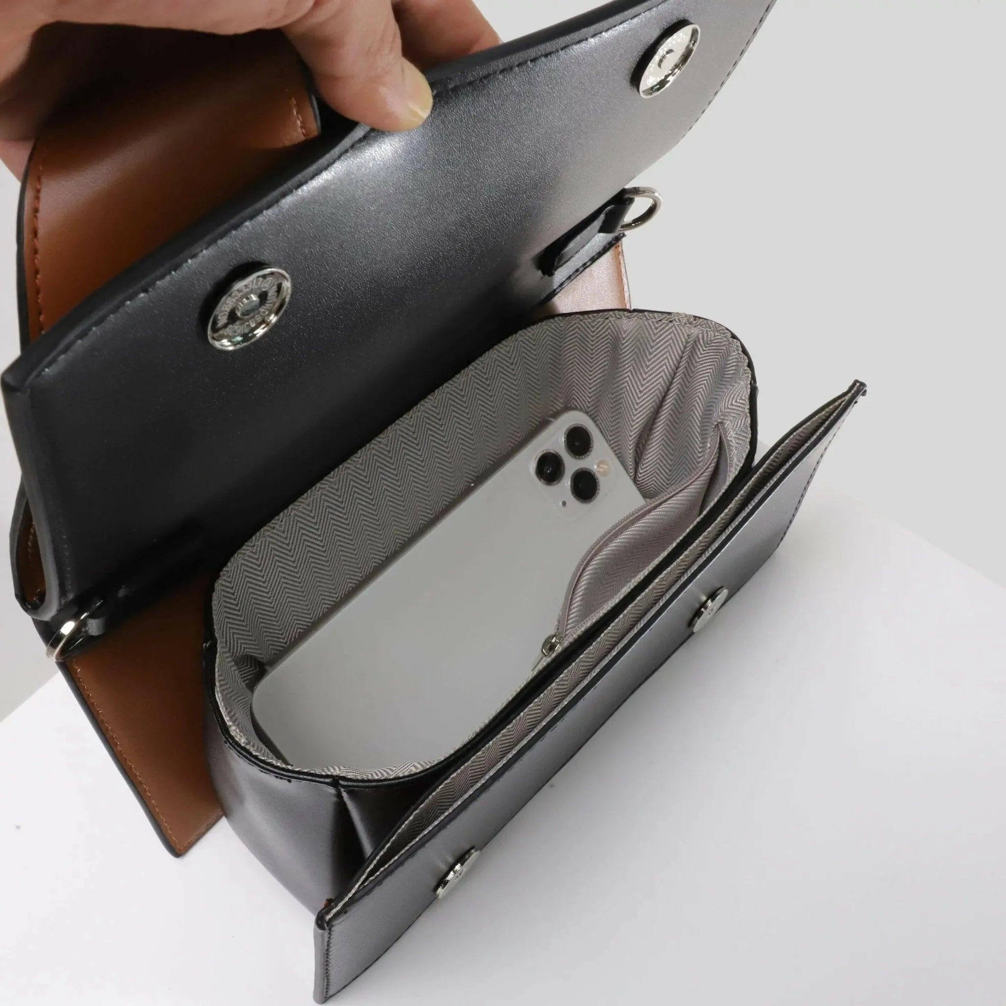 Liana | Elegant & Trendsetter Crossbody Purse