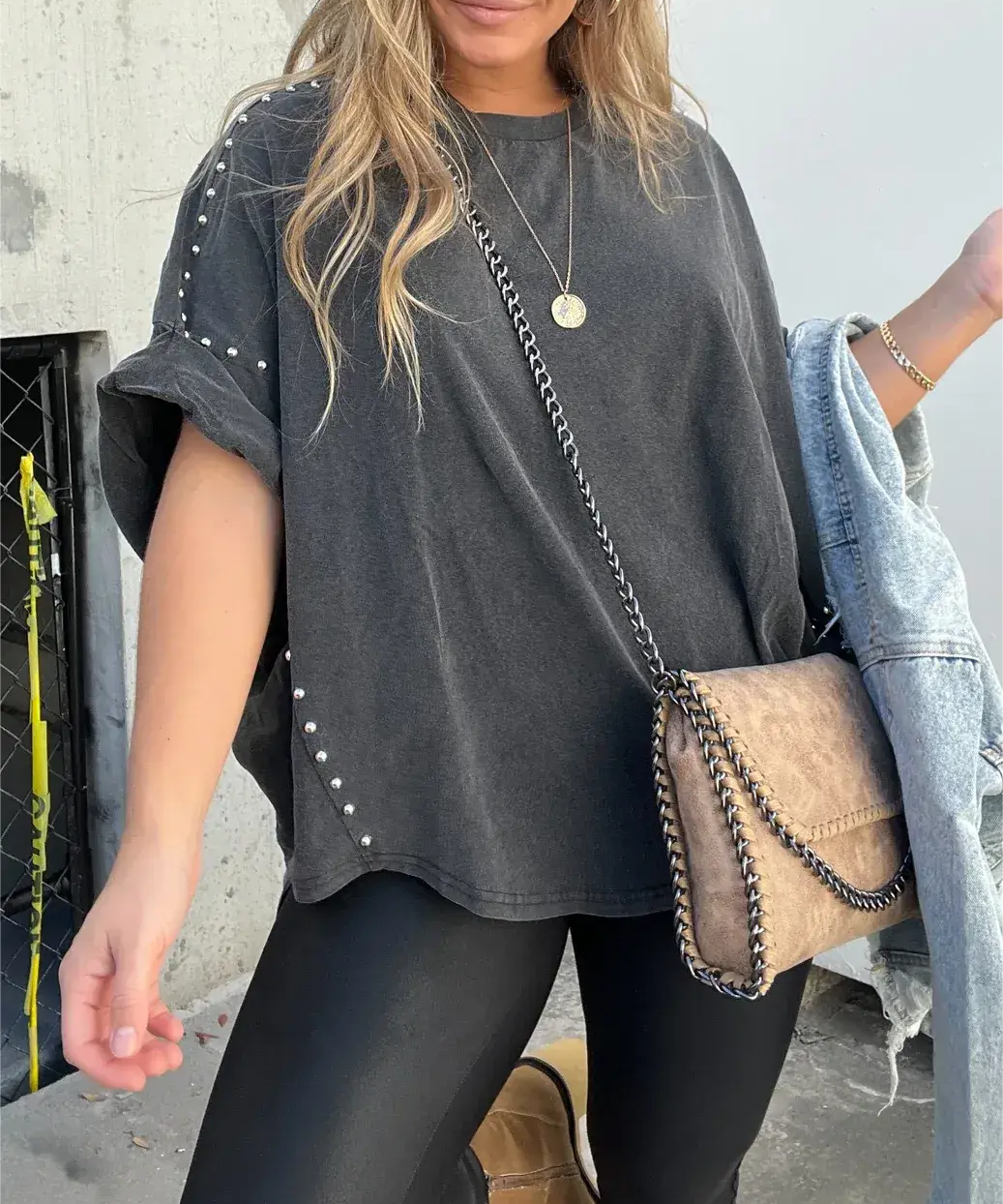 Chic Vintage-Inspired Loose Fit Shirt for Women - HILLARY Collection - Lizabella Fashion -  -  - Chic Vintage-Inspired Loose Fit Shirt for Women - HILLARY Collection - Lizabella Fashion - #tag1# - #tag2#