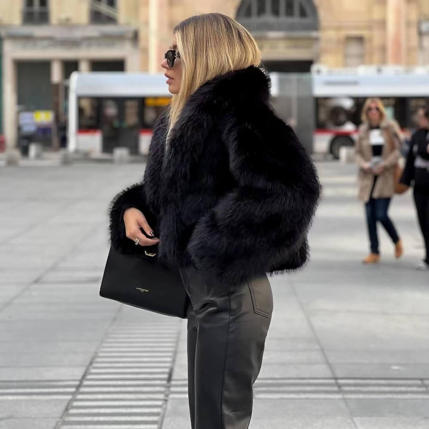 Meredith | Women's Luxurious & Cozy Fur Coat
