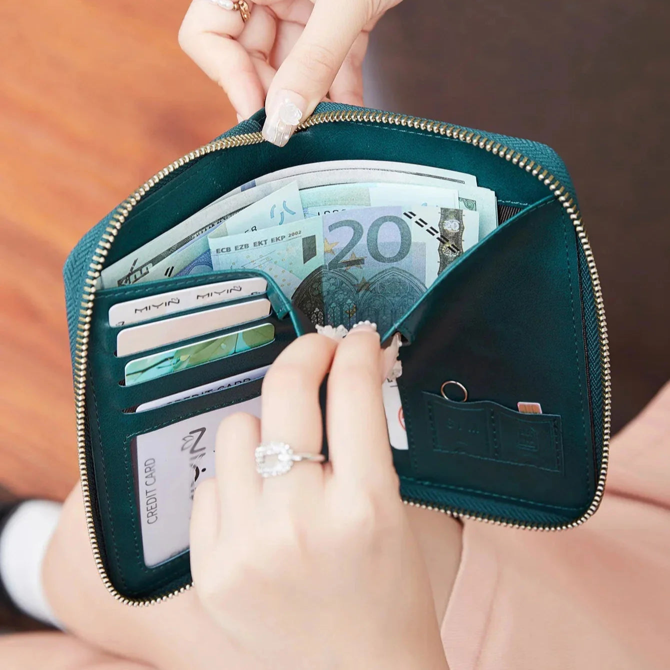 Ruthie | Versatile & Travel-Friendly Design Wallet