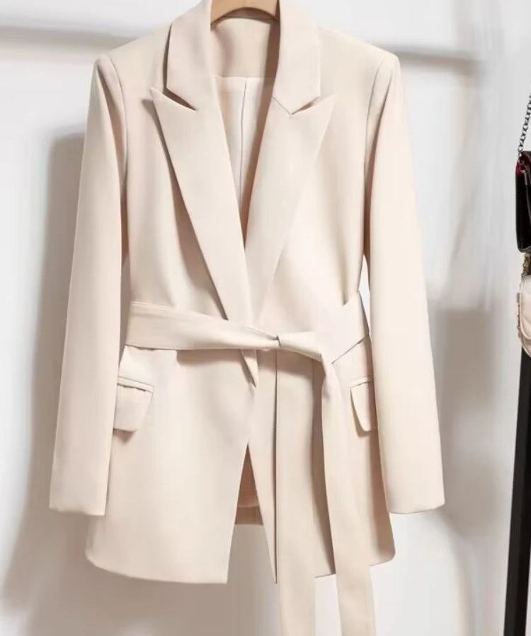 Ava | Stylish Belted Blazer for a Modern Look