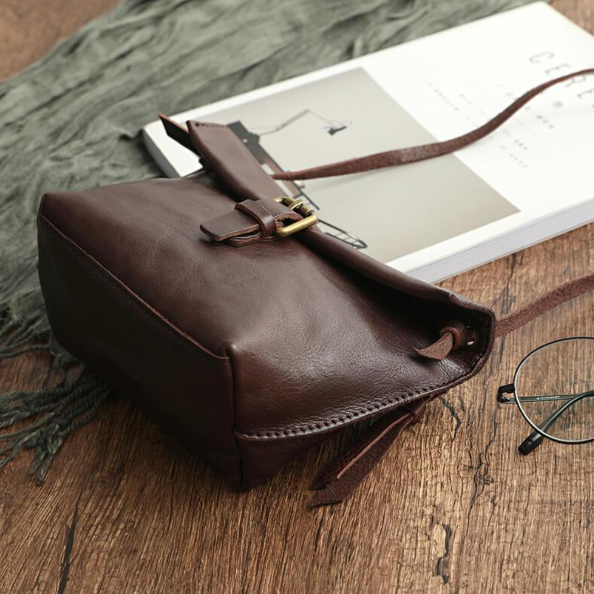 Lyra | Timeless and Functional Vintage-Style Mini Sling Bag
