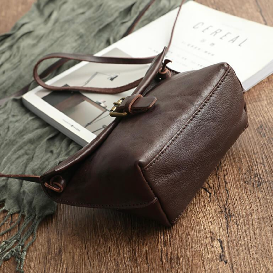 Lyra | Timeless and Functional Vintage-Style Mini Sling Bag