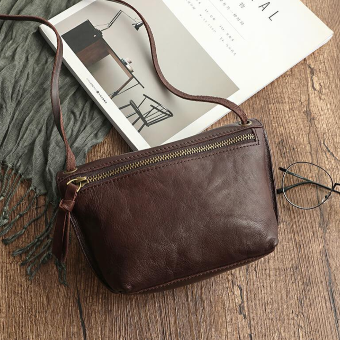 Lyra | Timeless and Functional Vintage-Style Mini Sling Bag