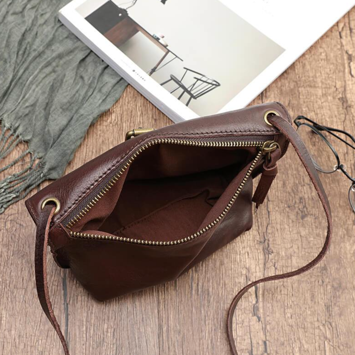Lyra | Timeless and Functional Vintage-Style Mini Sling Bag