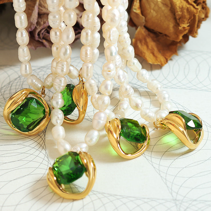 Leslie | Green Pendant Pearl Necklace